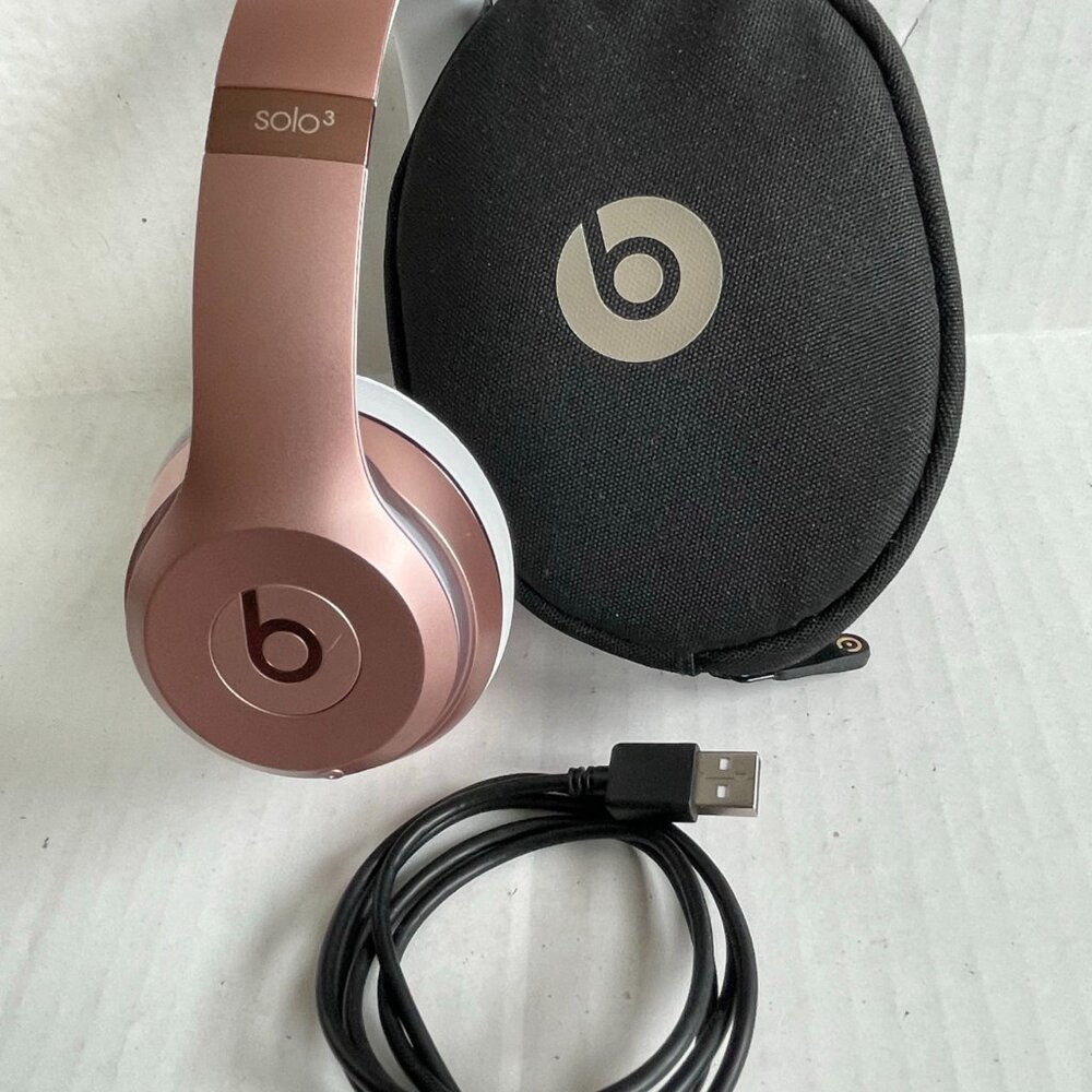 Beats Solo3 Wireless On-Ear Headphones - Brand New Ear Pads
